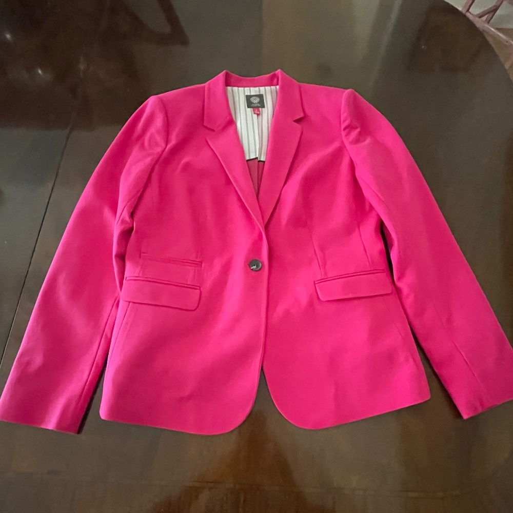 Vince Camuto Hot Pink Blazer. Size 8. Excellent condition!